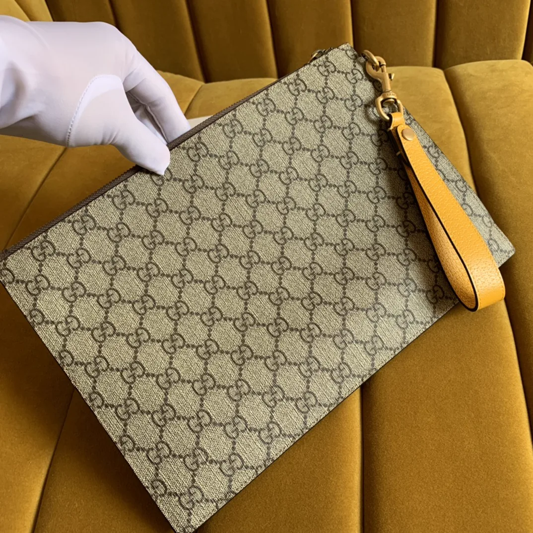 Reference image illustrating Replica Gucci Neo Vintage GG Supreme Pouch – Iconic Clutch Style Guide