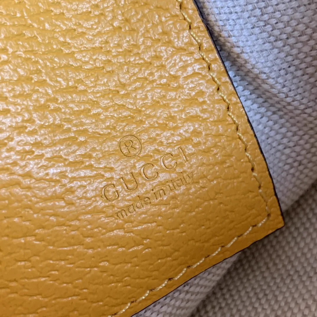 Reference image illustrating Replica Gucci Neo Vintage GG Supreme Pouch – Iconic Clutch Style Guide