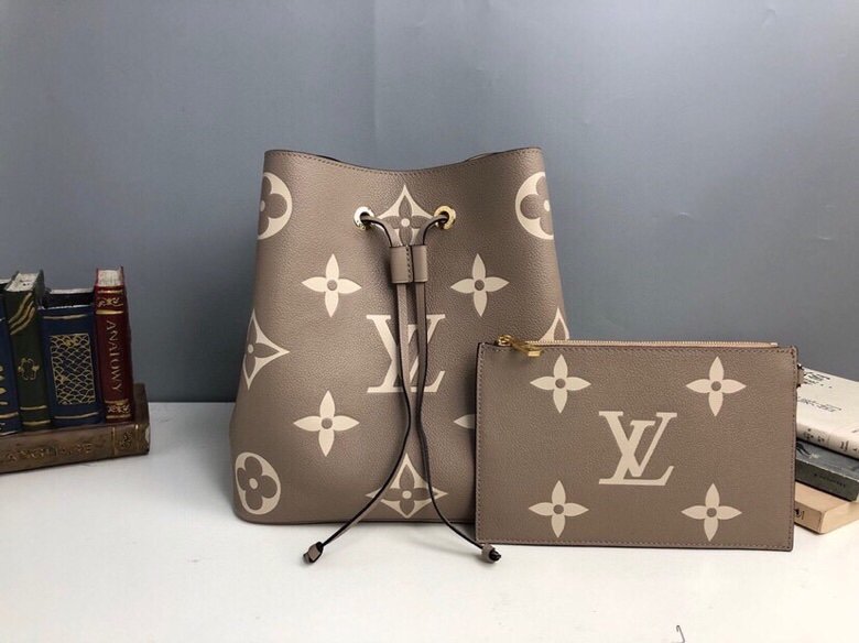 Replica Louis Vuitton NeoNoe MM Bucket Bag M45555 – Design, History & Style Guide thumbnail