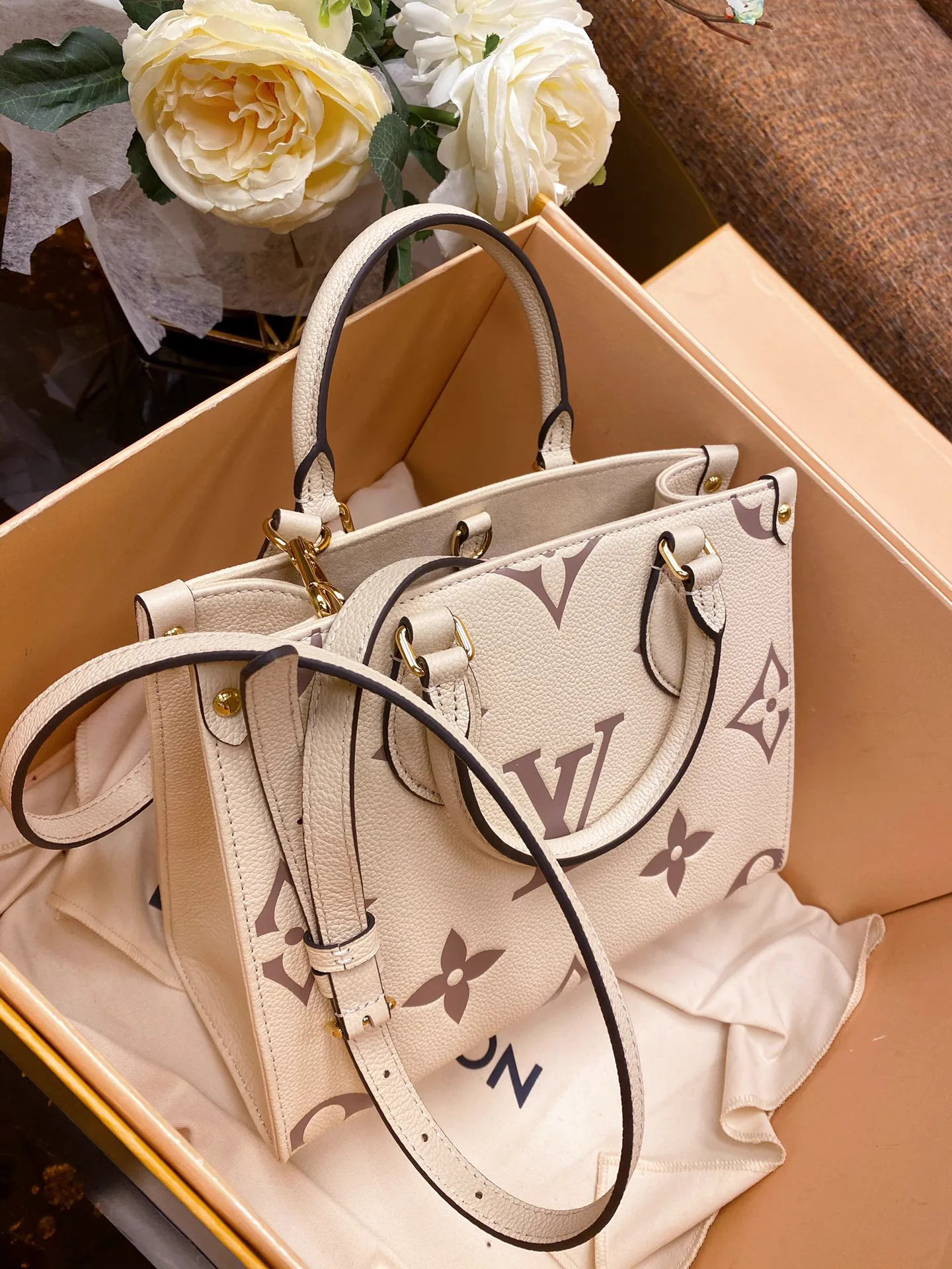Reference image illustrating Replica Louis Vuitton Onthego PM Tote Bag – Design, History & Styling Guide