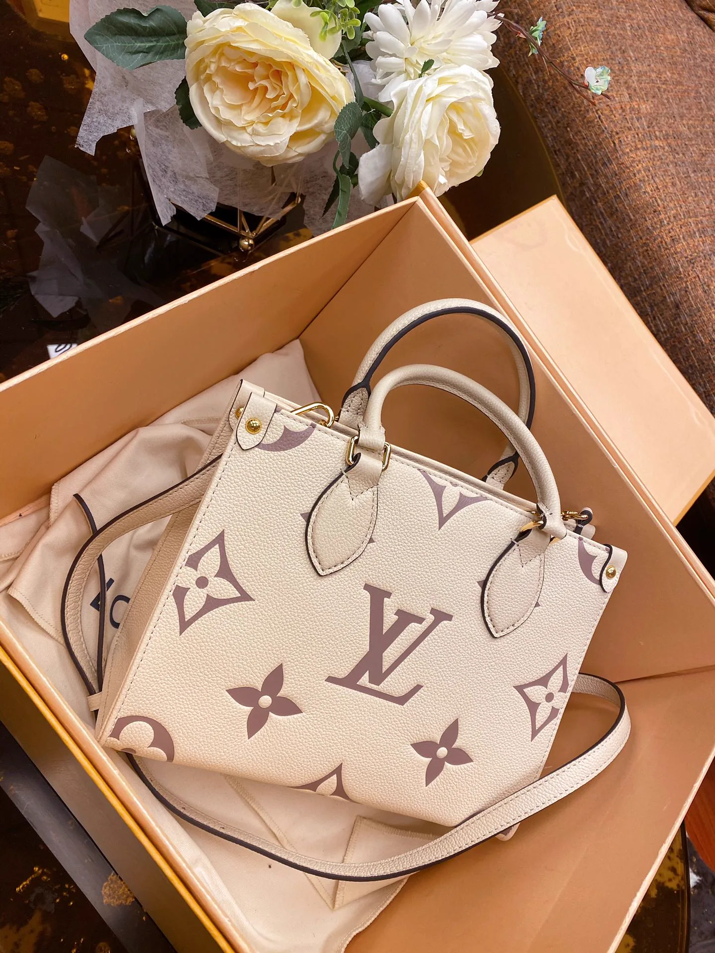 Reference image illustrating Replica Louis Vuitton Onthego PM Tote Bag – Design, History & Styling Guide