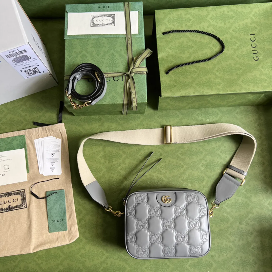 Reference image illustrating Replica Gucci Ophidia GG Supreme Leather Crossbody Bag – Iconic Vintage-Inspired Style