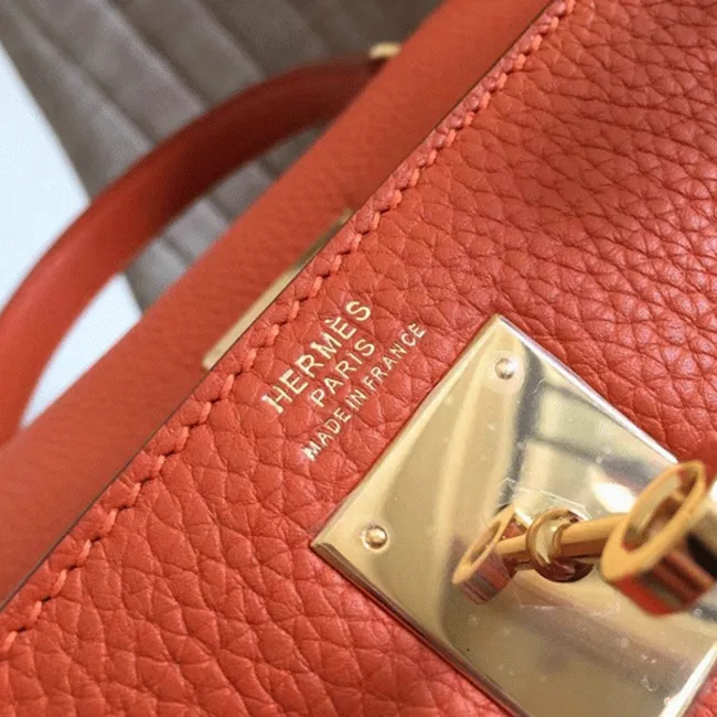 Reference image illustrating Replica Orange Clemence Hermès Kelly Retourne 32cm Bold Tote