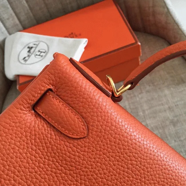 Reference image illustrating Replica Orange Clemence Hermès Kelly Retourne 32cm Bold Tote