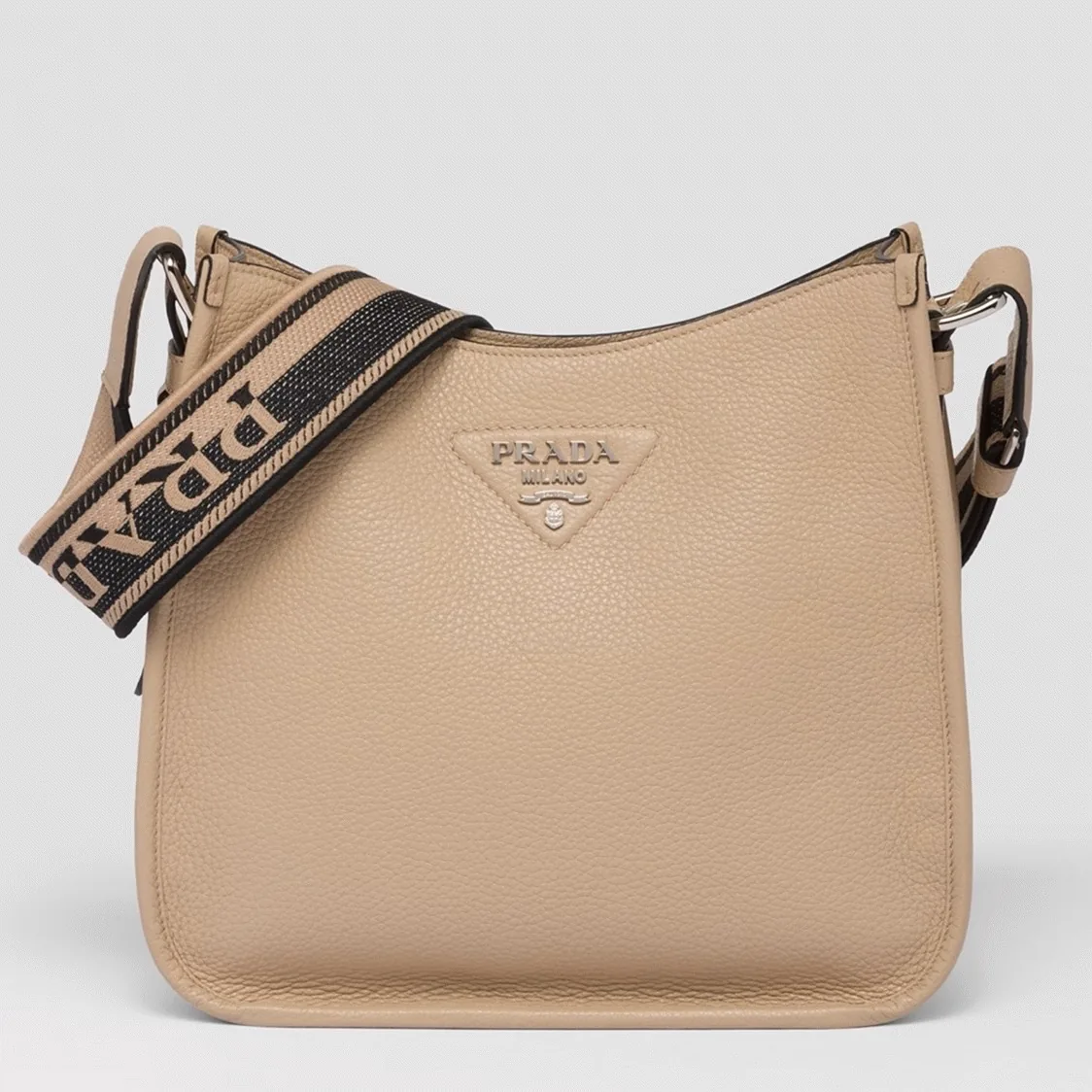 Replica Prada Re-Edition 2005 Hobo Bag in Sand – A Detailed Style Guide thumbnail