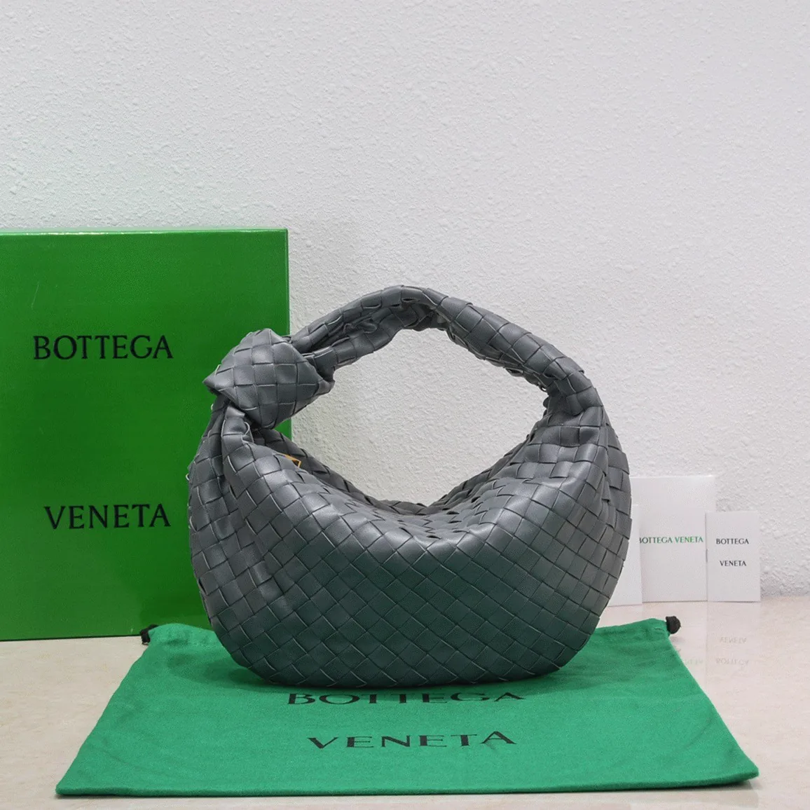 Reference image illustrating Replica Bottega Veneta BV Jodie Teen Bag Thunder – A Detailed Style Guide