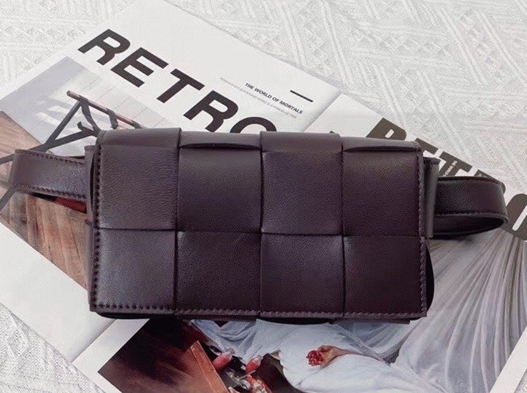 Reference image illustrating Replica Bottega Veneta Cassette Belt Bag in Grape – A Detailed Style Guide