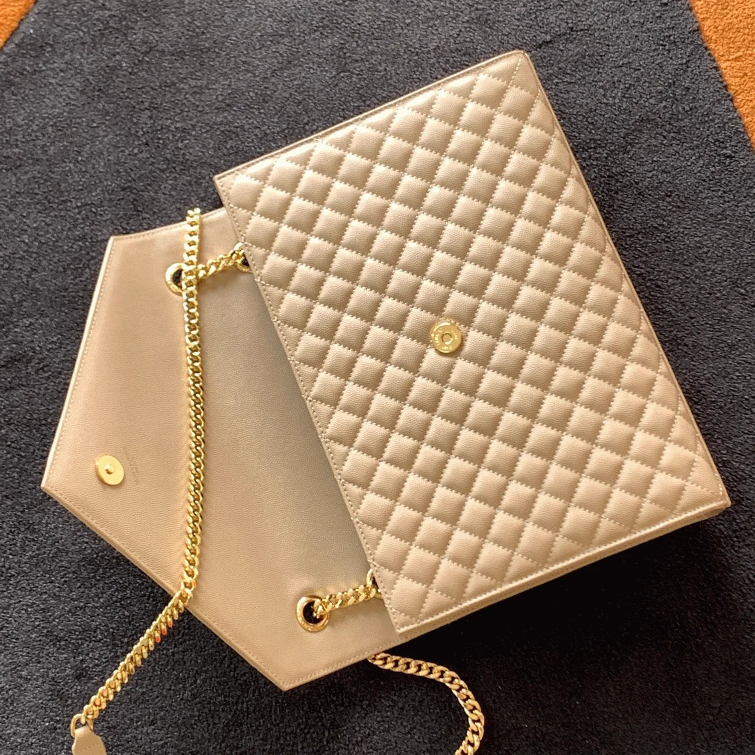 Reference image illustrating Replica Saint Laurent Envelope Large Bag Beige – Design, History & Styling Guide