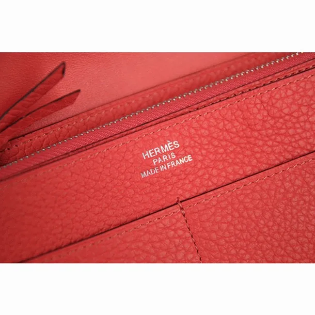 Reference image illustrating Replica Hermès Dogon Combine Wallet in Rose Lipstick – Design, History & Styling Guide