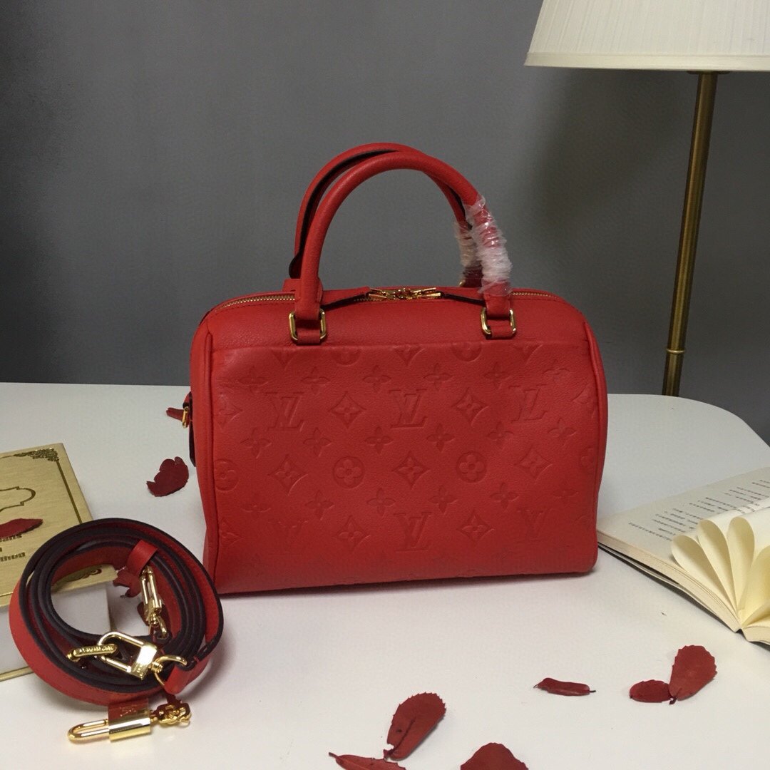 Replica Louis Vuitton Speedy 30 Handbag – Iconic Silhouette & Design Details cover image