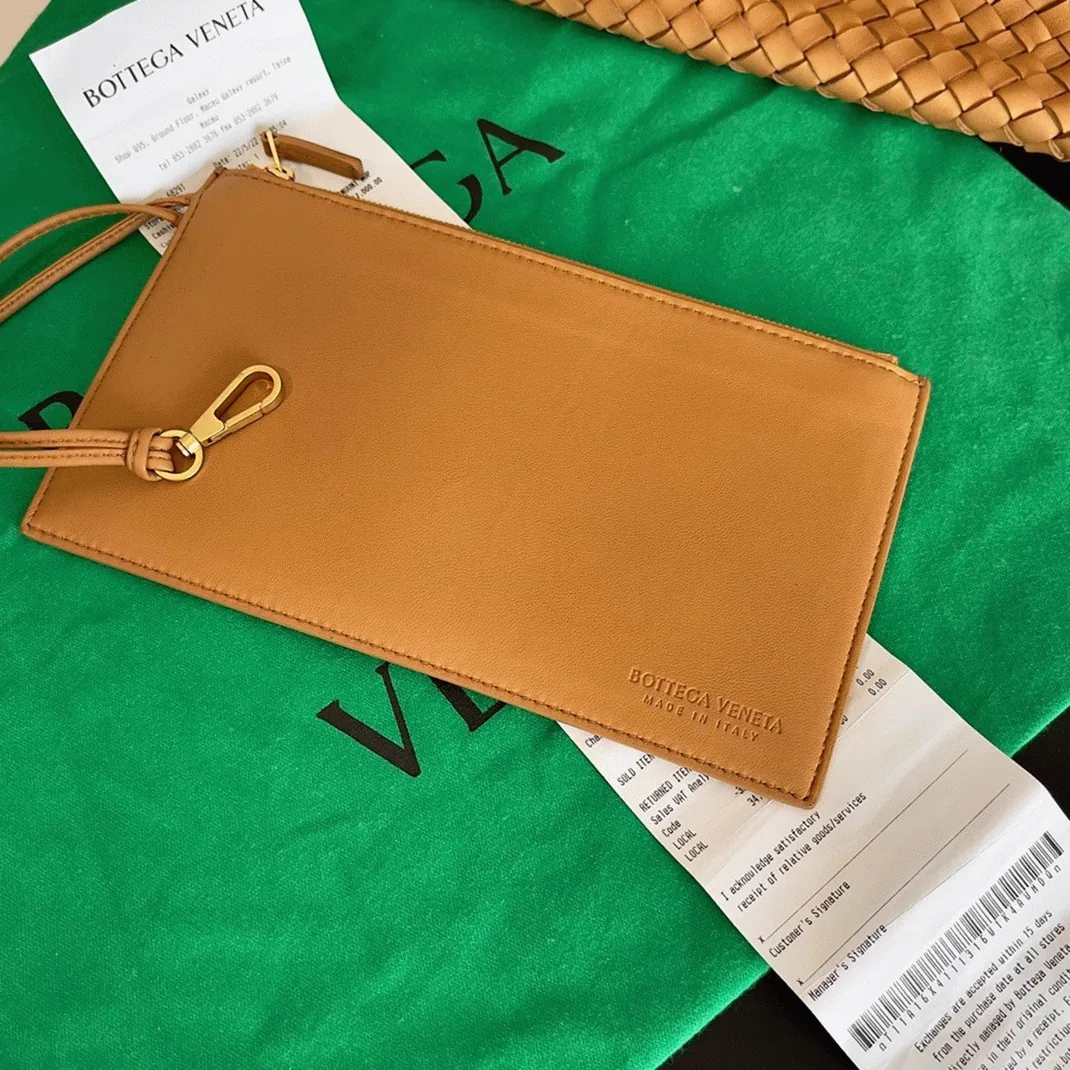 Reference image illustrating Replica Bottega Veneta Cabat Medium Bag in Caramel Intrecciato Lambskin