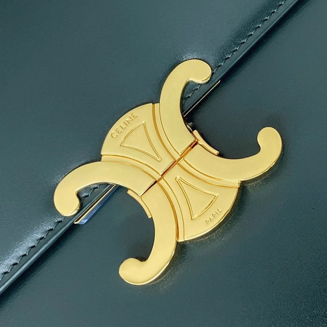 Reference image illustrating Replica Celine Triomphe Medium Bag in Amazone 1987 – A Detailed Style Guide