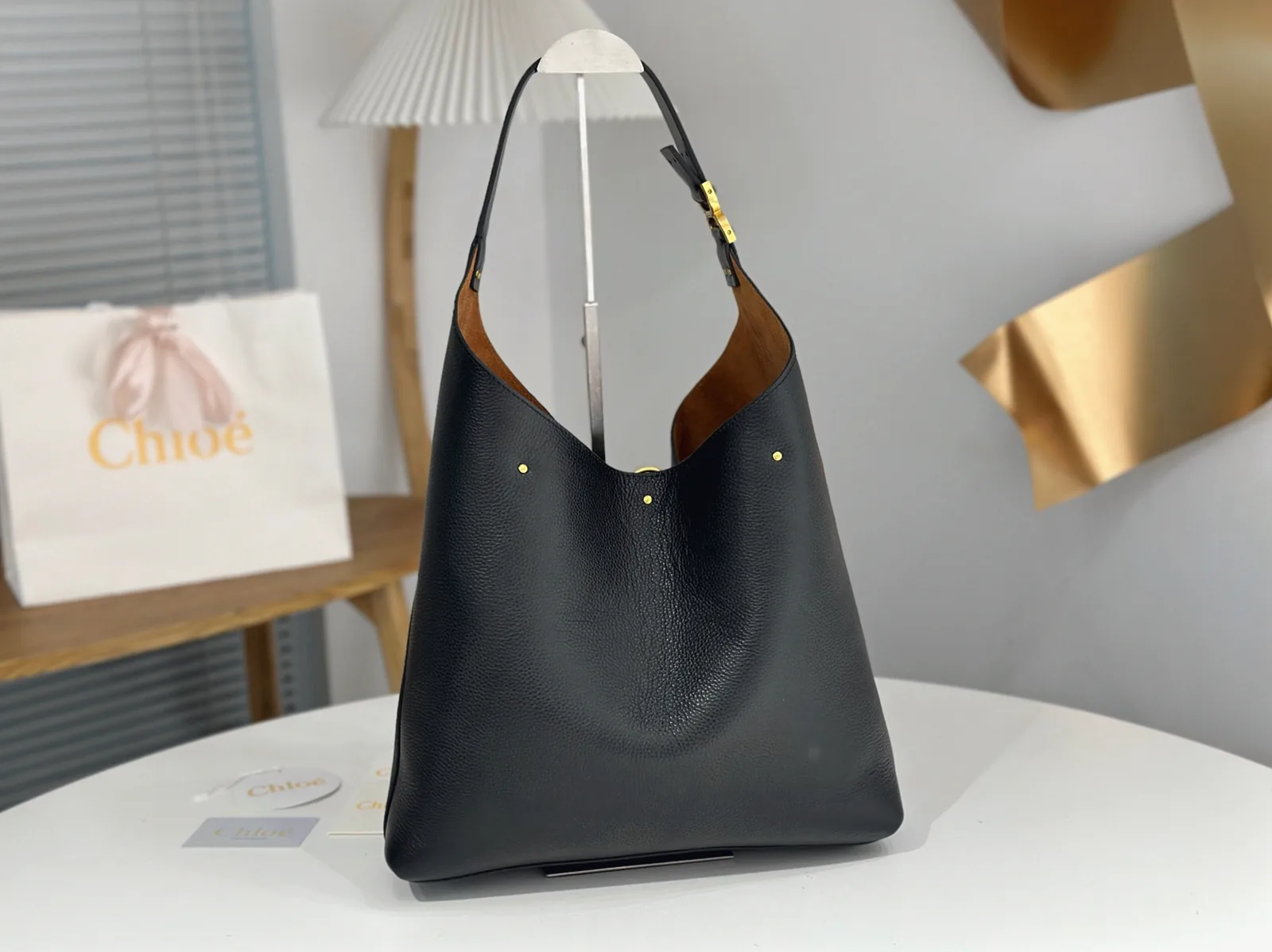Reference image illustrating Replica Chloé Marcie Hobo Bag in Black Grained Leather – Design, History & Styling Guide