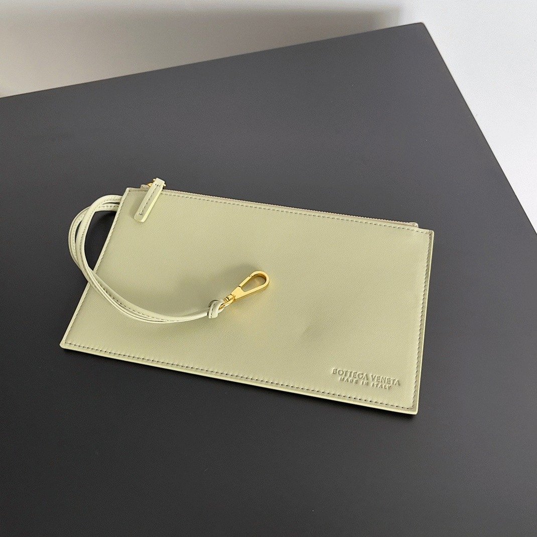 Reference image illustrating Replica Bottega Veneta Cabat Large Bag in Travertine Intrecciato Lambskin – Style Guide & History