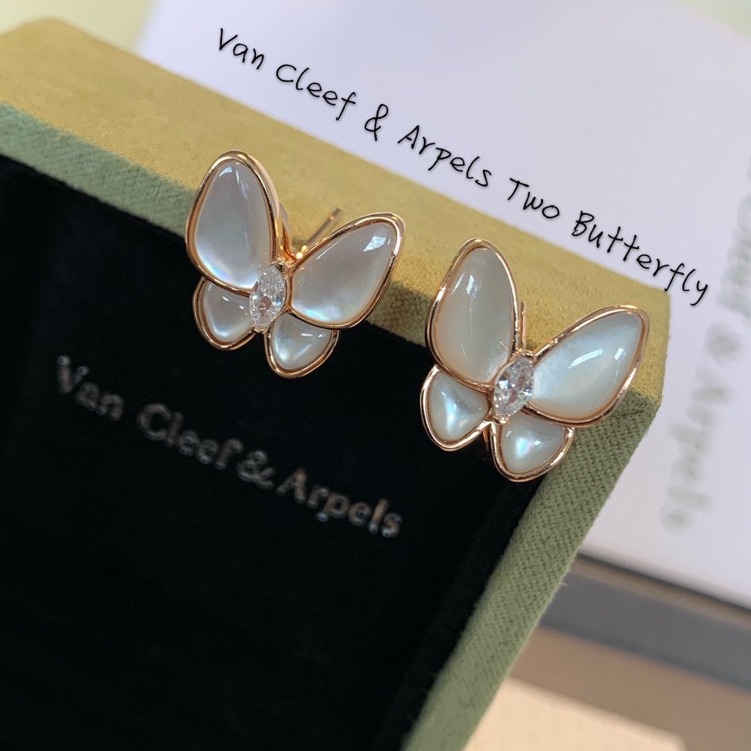 Reference image illustrating Replica Van Cleef & Arpels Butterfly Earrings: A Detailed Style Guide