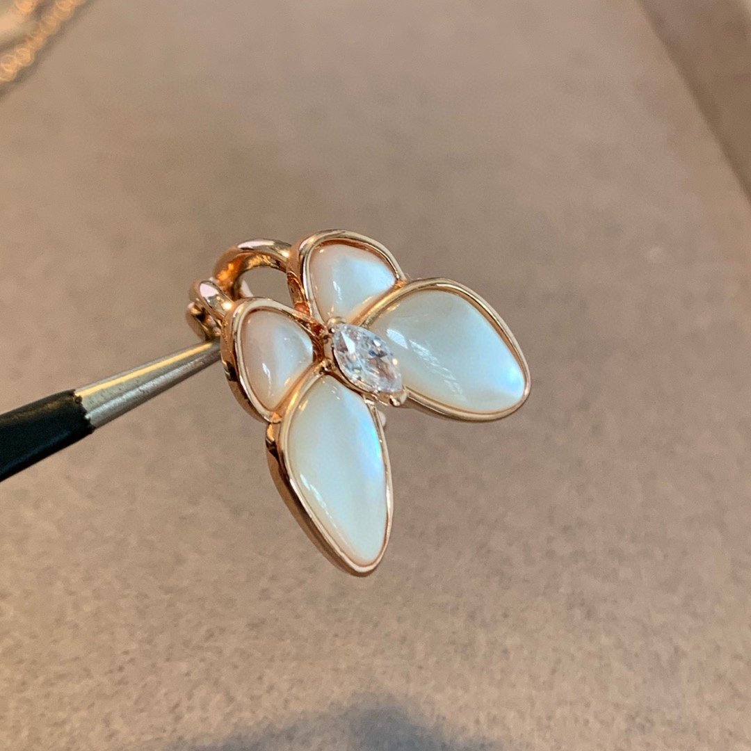 Reference image illustrating Replica Van Cleef & Arpels Butterfly Earrings: A Detailed Style Guide