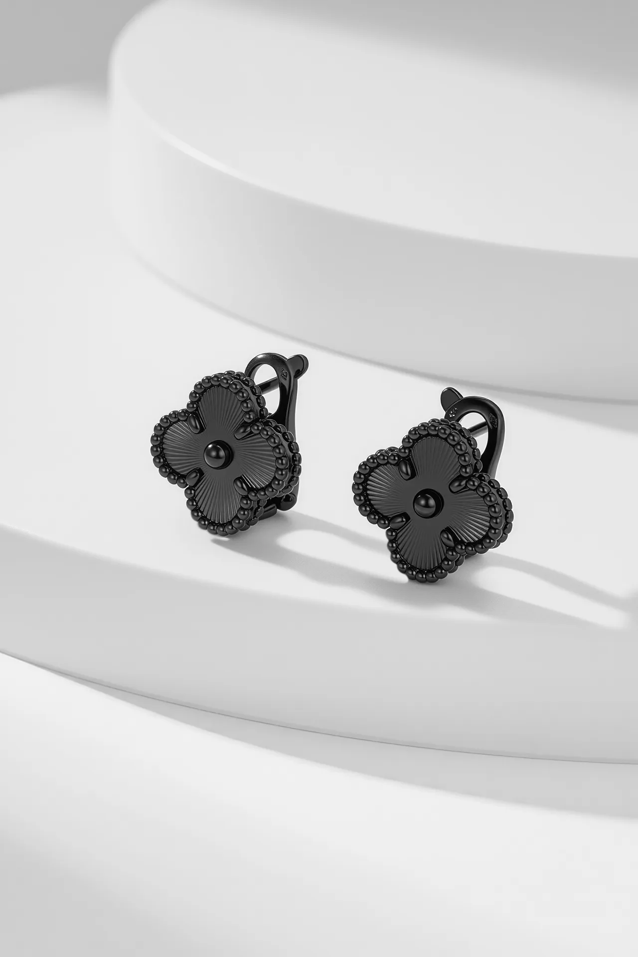 Replica Van Cleef & Arpels Earrings – Inspired by the Iconic Alhambra Motif thumbnail