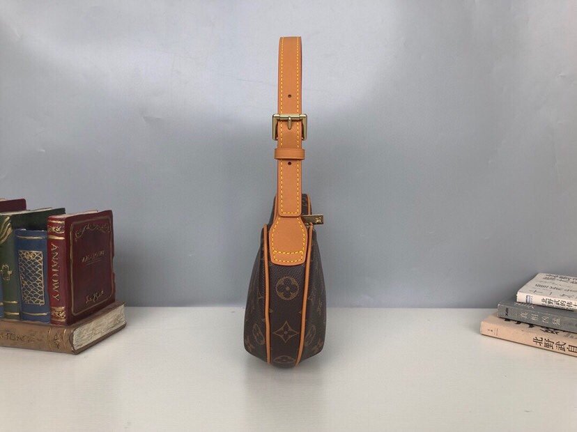 Reference image illustrating Replica Louis Vuitton Looping Bag (Model M51511) – Vintage-Inspired Shoulder Bag Guide
