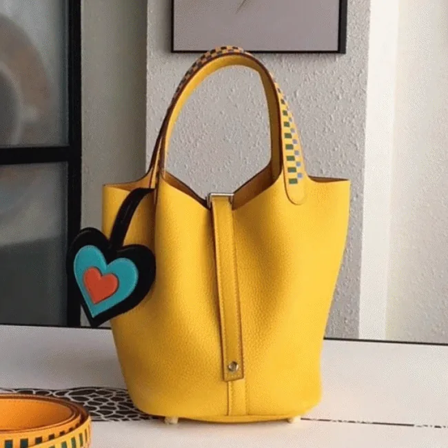 Replica Hermès Picotin Lock 22cm Handbag in Yellow with Braided Handles – A Detailed Style Guide thumbnail