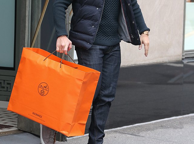 Reference image illustrating A Luxury Shopper’s GIF Journey Through the Holiday Gift Rush