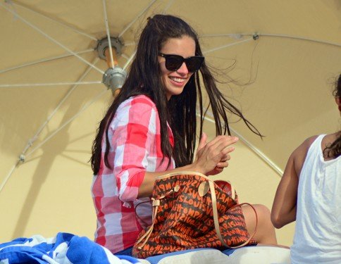 Adriana Lima’s Louis Vuitton Stephen Sprouse Graffiti Neverfull: A Beach-Ready Icon thumbnail