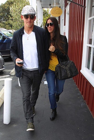 Reference image illustrating Alanis Morissette’s Understated Luxury Handbag Collection: A Casual Style Icon’s Designer Bag Guide