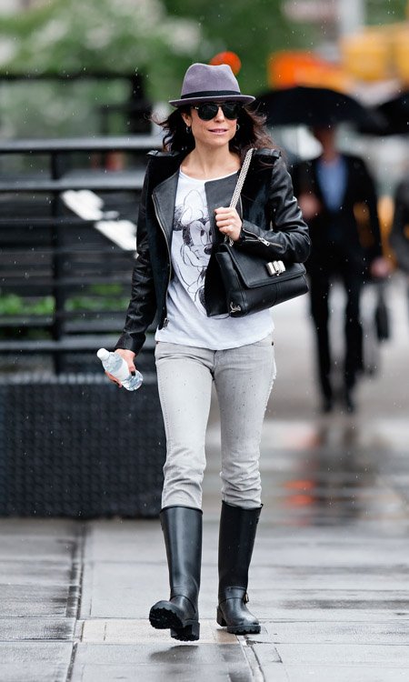 Reference image illustrating Bethenny Frankel Braving NYC Rain with a Christian Louboutin Sweet Charity Shoulder Bag