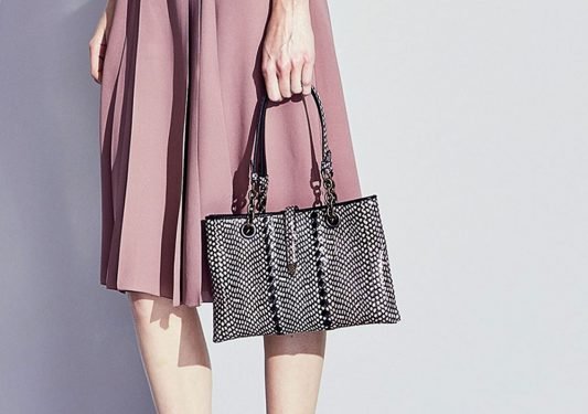 Bottega Veneta Pre-Fall 2017: Ladylike Silhouettes and Refined Proportions thumbnail