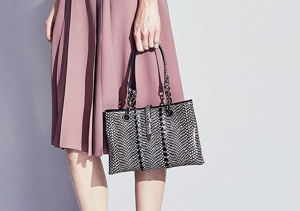 Reference image illustrating Bottega Veneta Pre-Fall 2017: Ladylike Silhouettes and Refined Proportions