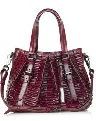 Burberry Cartridge Pleat Tote Review: Patent Leather Structure Meets Bold Design thumbnail