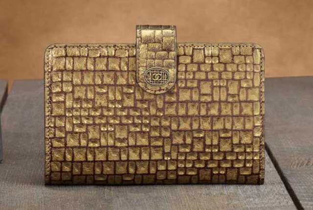 Reference image illustrating Chanel Métiers d'Art 2013 Small Leather Goods: Scottish-Inspired Wallets and Accessories