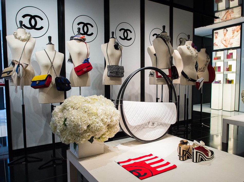 Reference image illustrating Chanel Spring 2013 Accessories: Up Close with the Hula Hoop Bag and Vibrant Colorblocking