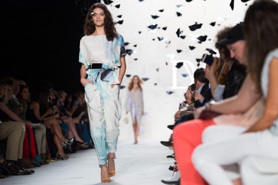 Diane von Furstenberg Spring 2013: Retro 70s Silhouettes Meet Google Glass Innovation thumbnail