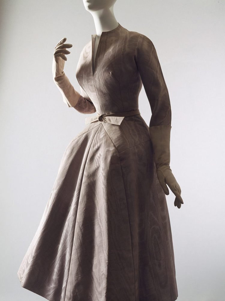 Reference image illustrating Dior Cigale Bag Spring 2026: Jonathan Anderson’s Architectural Tribute to La Cigale
