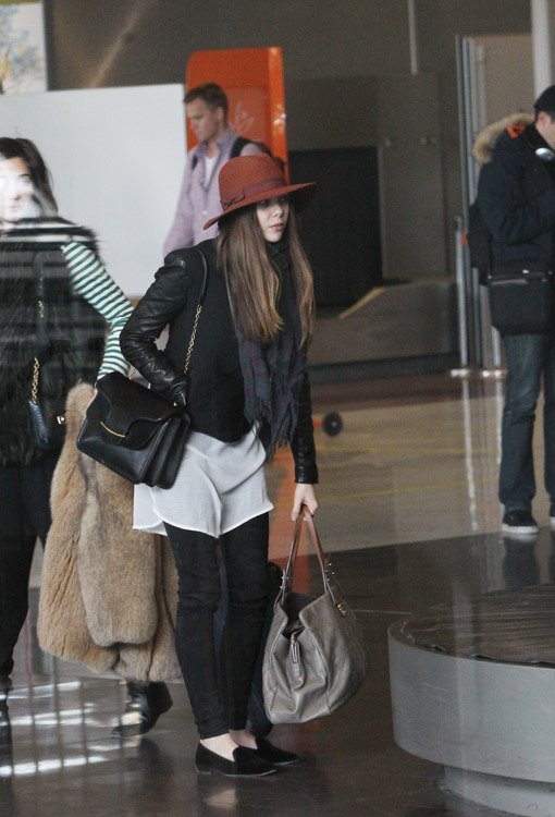 Reference image illustrating Elizabeth Olsen’s Paris Airport Style: Alexander McQueen Heroine Bag and Chanel Carry-On