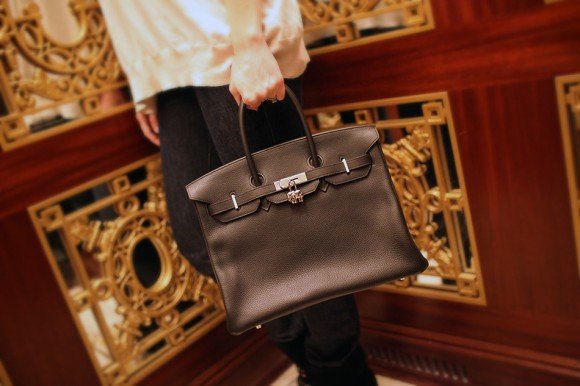 Hermès 35cm Black Birkin in Clemence Leather: A Closer Look at a Timeless Icon cover image