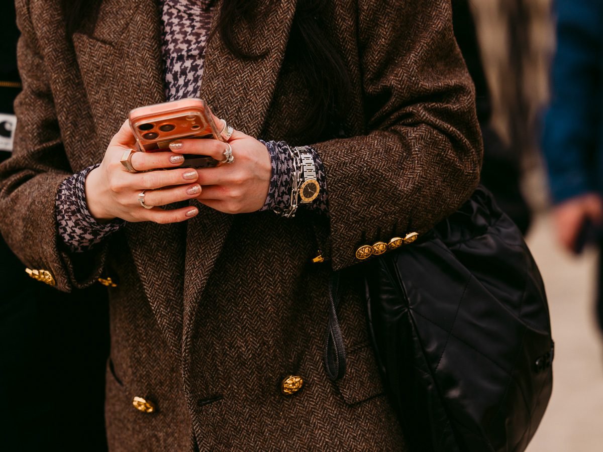 How Social Media Shapes Luxury Handbag Purchases: From Inspiration to Influence thumbnail