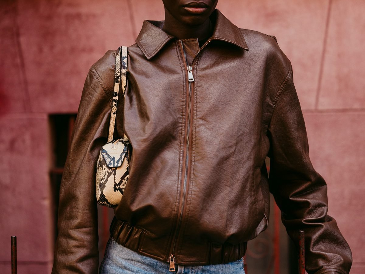 How the Shoulder Bag Replaced the Crossbody cover image