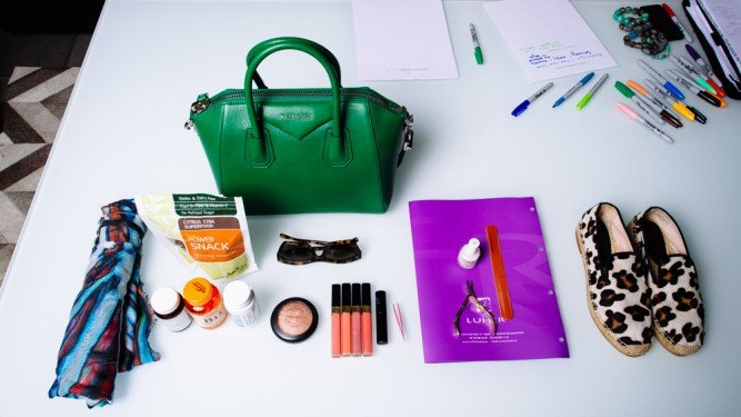 Inside Elyse Walker’s Green Givenchy Antigona: A Luxury Handbag Edit thumbnail
