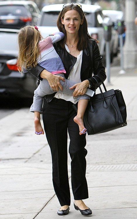 Reference image illustrating Jennifer Garner’s Black Celine Luggage Tote: A Mom-on-the-Go Style Statement in Santa Monica