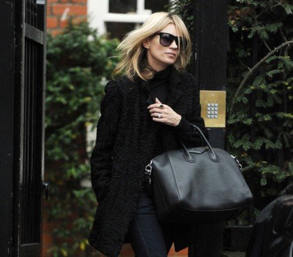Kate Moss Carries the Givenchy Antigona: A Street Style Moment That Confirms the Bag’s Iconic Status thumbnail