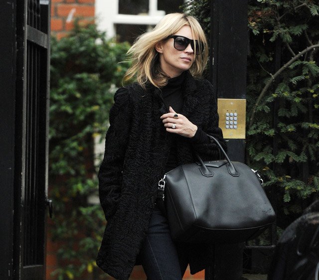 Reference image illustrating Kate Moss Carries the Givenchy Antigona: A Street Style Moment That Confirms the Bag’s Iconic Status