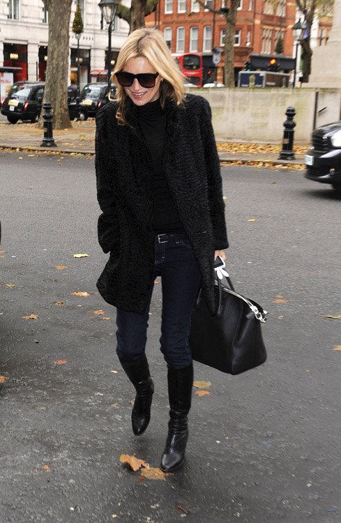 Reference image illustrating Kate Moss Carries the Givenchy Antigona: A Street Style Moment That Confirms the Bag’s Iconic Status
