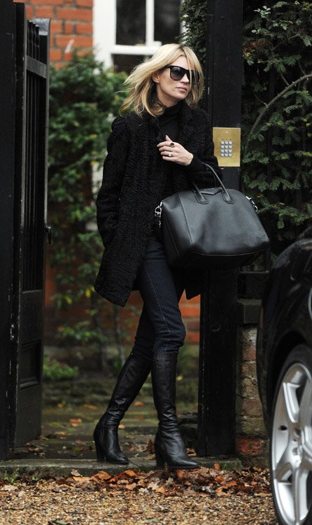 Reference image illustrating Kate Moss Carries the Givenchy Antigona: A Street Style Moment That Confirms the Bag’s Iconic Status