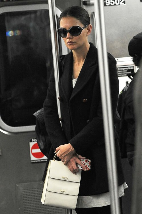 Reference image illustrating Katie Holmes’ White Top-Handle Bag: The Valextra Tip Tap That Stole the Show