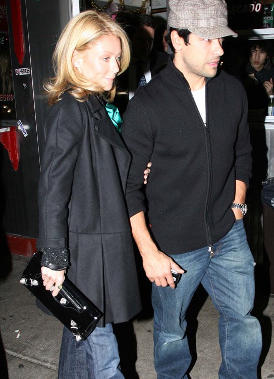 Reference image illustrating Kelly Ripa’s Handbag Collection: A Realistic Luxury Wardrobe for Everyday Style