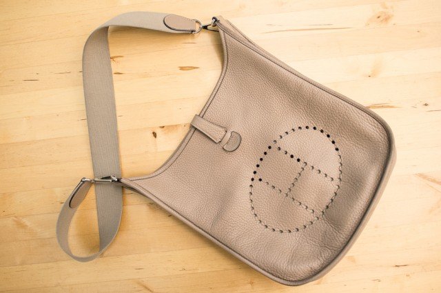 Reference image illustrating Kelly Rutherford's Hermès-Filled Handbag: A Gossip Girl Star's Everyday Essentials