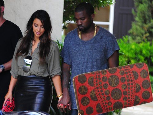 Kim Kardashian’s Louis Vuitton Yayoi Kusama Zippy Wallet: A Closer Look at Her Miami Style thumbnail