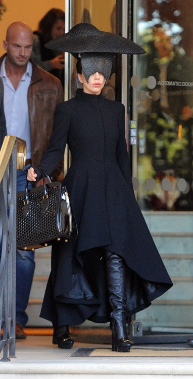 Reference image illustrating Lady Gaga’s Alexander McQueen Heroine Honeycomb Satchel: A Bold London Street Style Moment