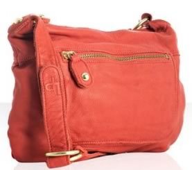 Linea Pelle Dylan Small Messenger Bag Review: Supple Leather Meets Everyday Function cover image